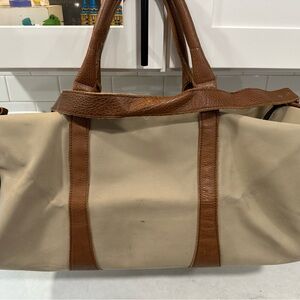 Stylish Tan and Brown Men's Tommy Bahama Duffle Travel Bag